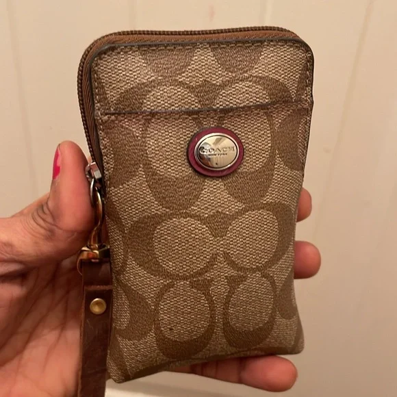 Coach, please check all picture of condition - Picture 7 of 17